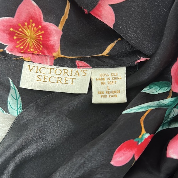 Vintage 1990s Victoria's Secret Floral 100% Silk night wear soft and beautiful. - Picture 6 of 8